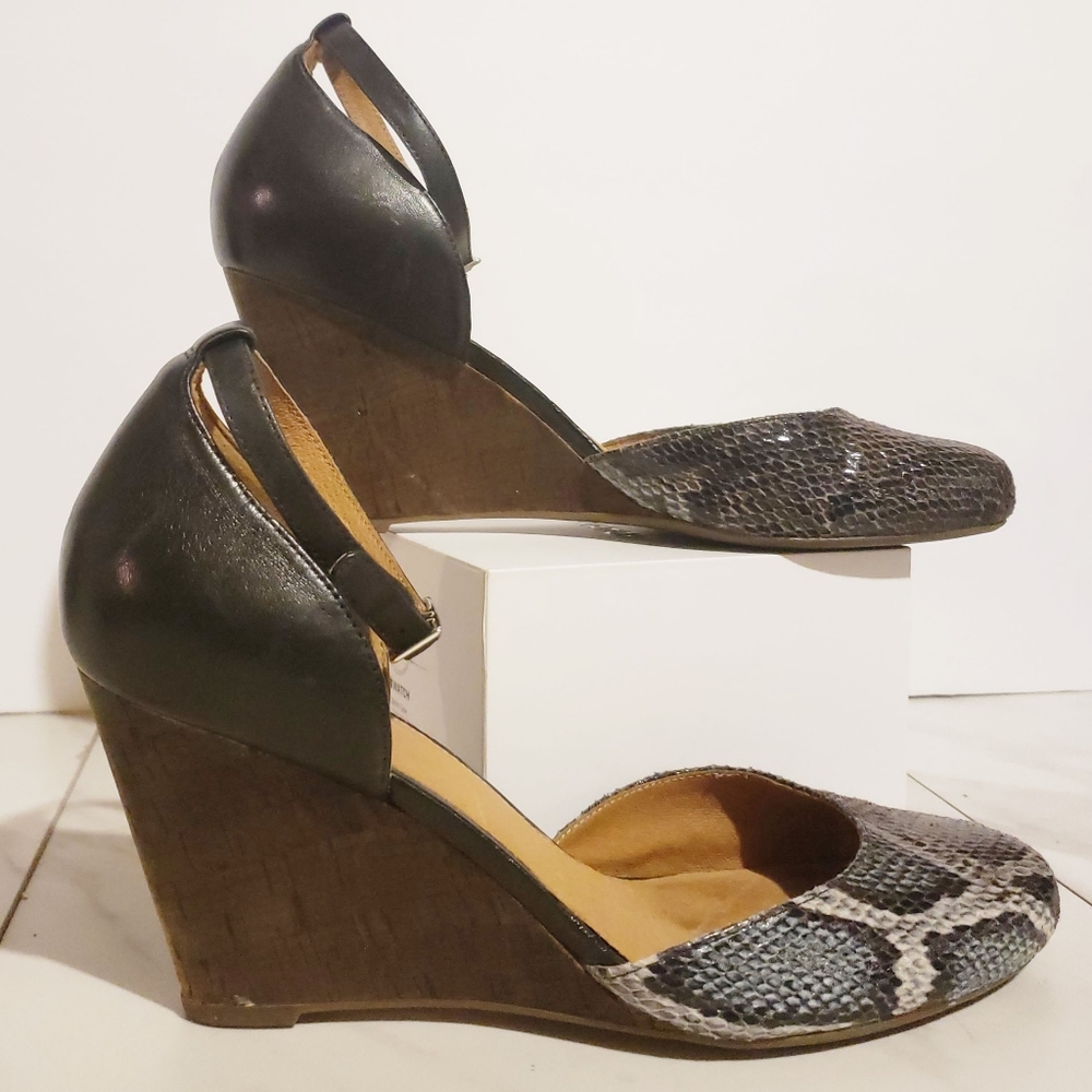 Women's Clarks python printed wedge heels with ank